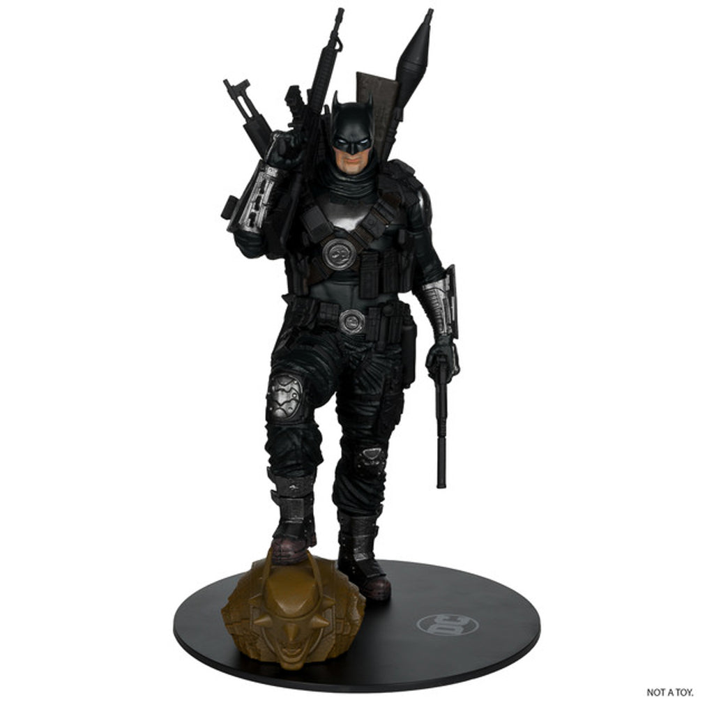 Figura Batman The Grim Knight Dark Multiverse Gold Label Exclusive - DC Comics - 1/6 Scale - McFarlane