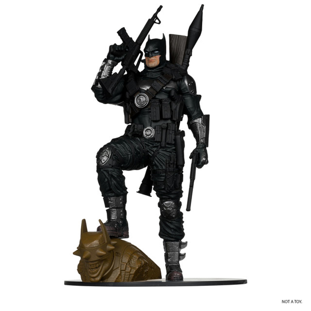 Figura Batman The Grim Knight Dark Multiverse Gold Label Exclusive - DC Comics - 1/6 Scale - McFarlane