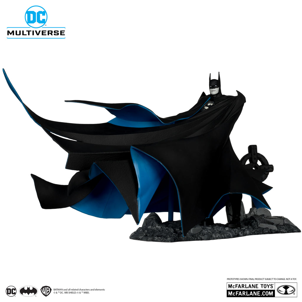 Figura BATMAN YEAR TWO (B&W with accent) Gold Label Exclusive - DC Comics - 7 Scale - McFarlane