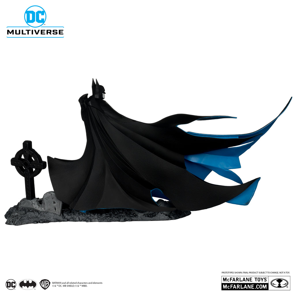 Figura BATMAN YEAR TWO (B&W with accent) Gold Label Exclusive - DC Comics - 7 Scale - McFarlane