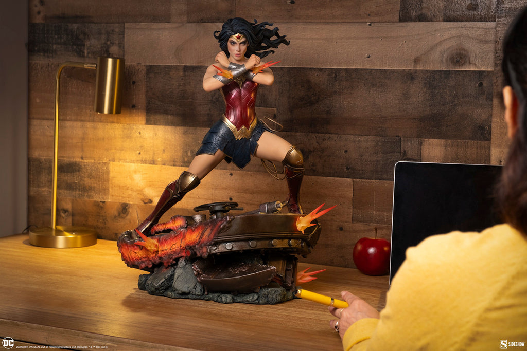 Estátua Mulher Maravilha Saving The Day - DC Comics - Premium Format 1/4 - Sideshow