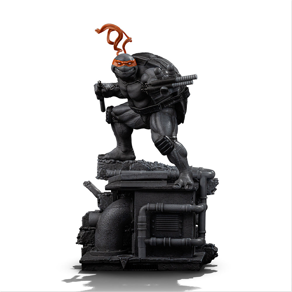 Estátua Michelangelo (Black and White Variant) – TMNT – BDS Art Scale 1/10 – Iron Studios
