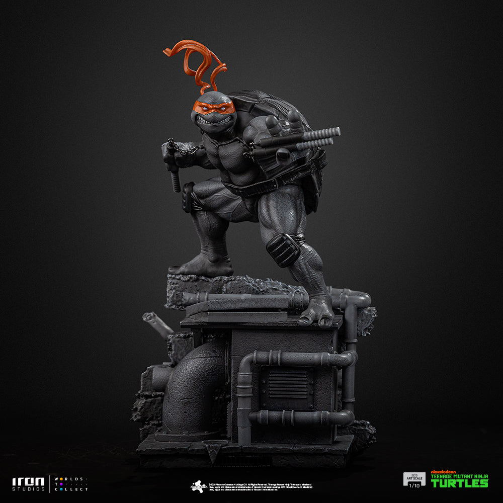 Estátua Michelangelo (Black and White Variant) – TMNT – BDS Art Scale 1/10 – Iron Studios