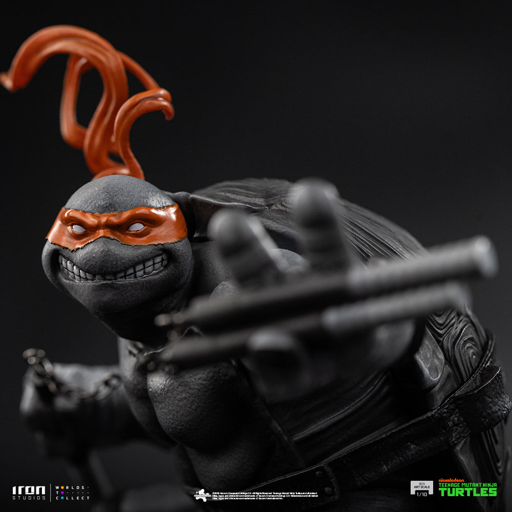 Estátua Michelangelo (Black and White Variant) – TMNT – BDS Art Scale 1/10 – Iron Studios