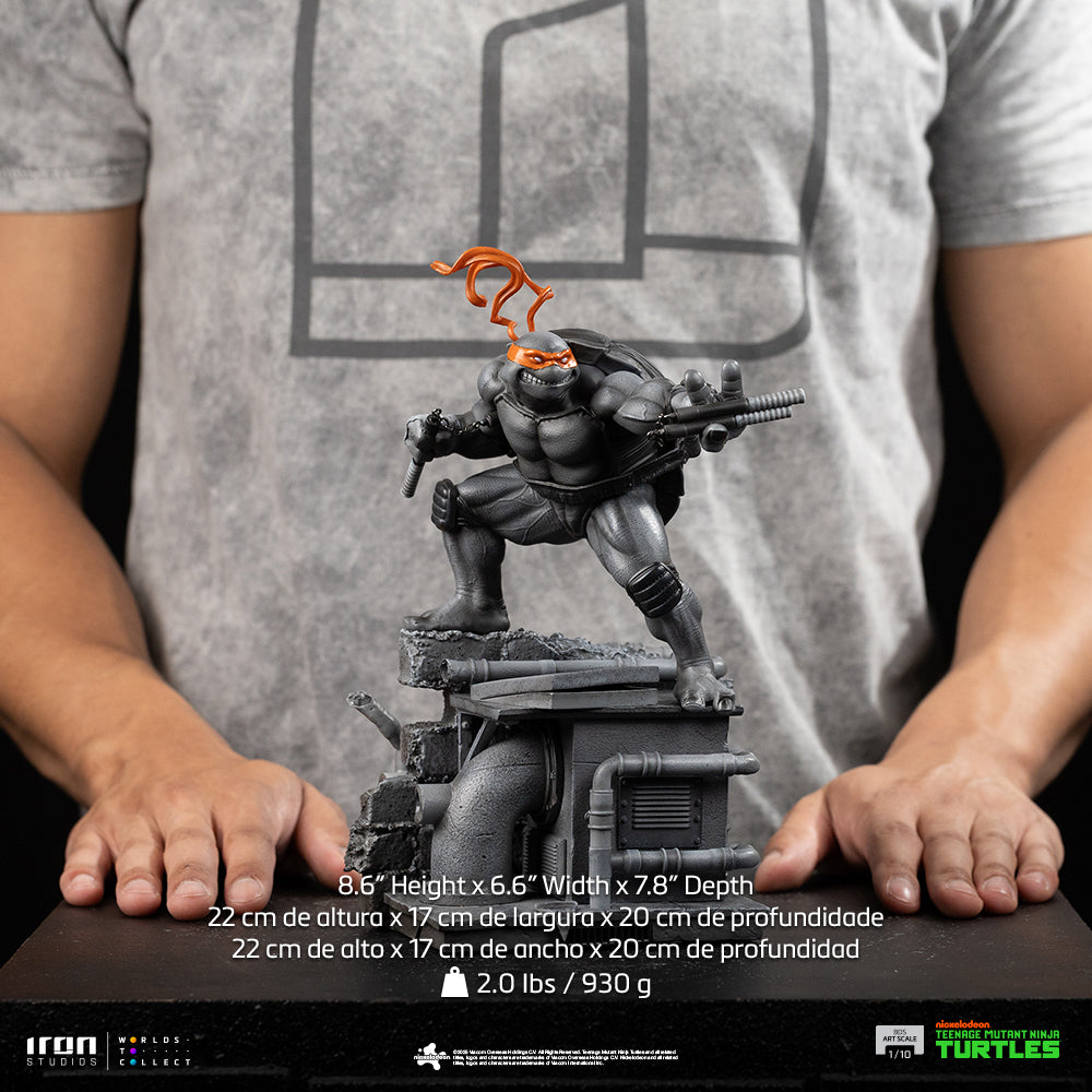 Estátua Michelangelo (Black and White Variant) – TMNT – BDS Art Scale 1/10 – Iron Studios