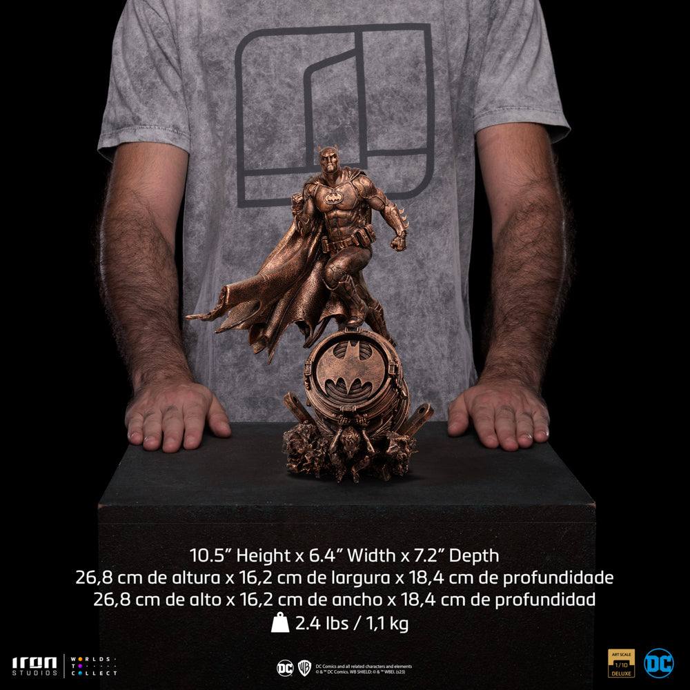 Estátua Batman Deluxe Bronze Ver - DC Comics - Art Scale 1/10 - Iron Studios