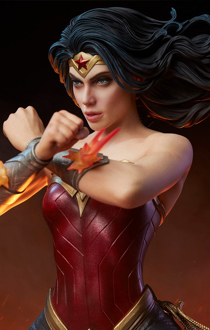Estátua Mulher Maravilha Saving The Day - DC Comics - Premium Format 1/4 - Sideshow