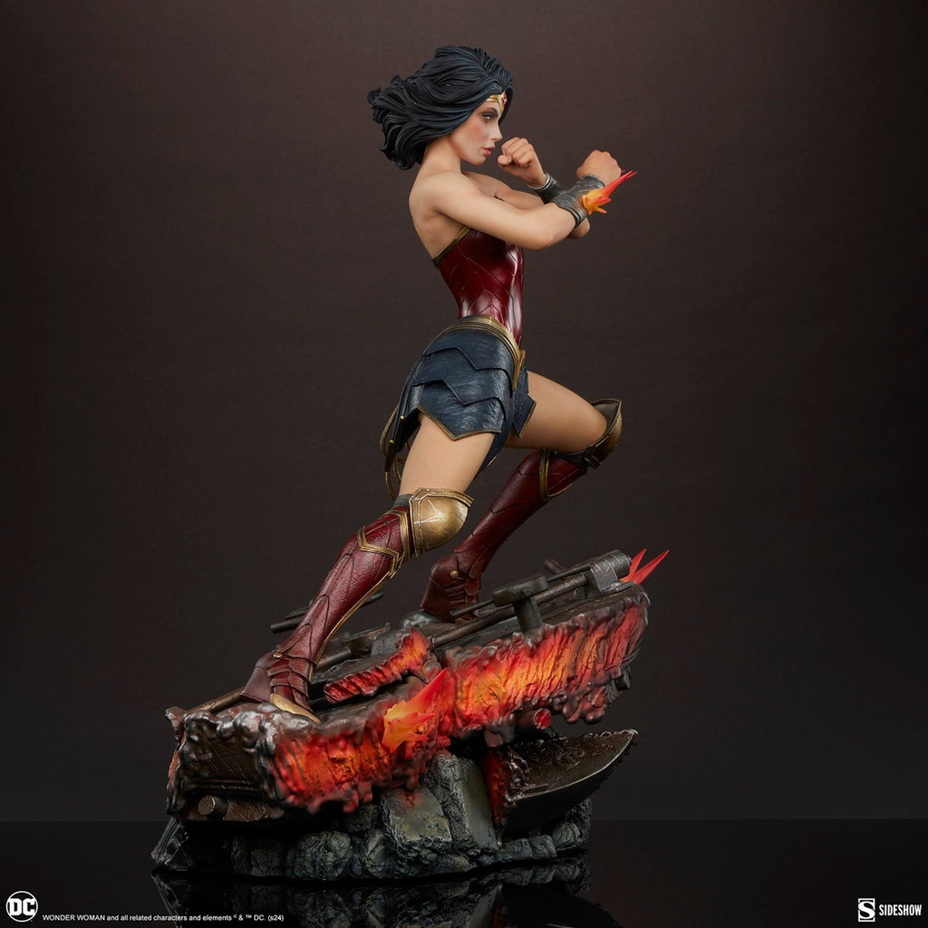 Estátua Mulher Maravilha Saving The Day - DC Comics - Premium Format 1/4 - Sideshow