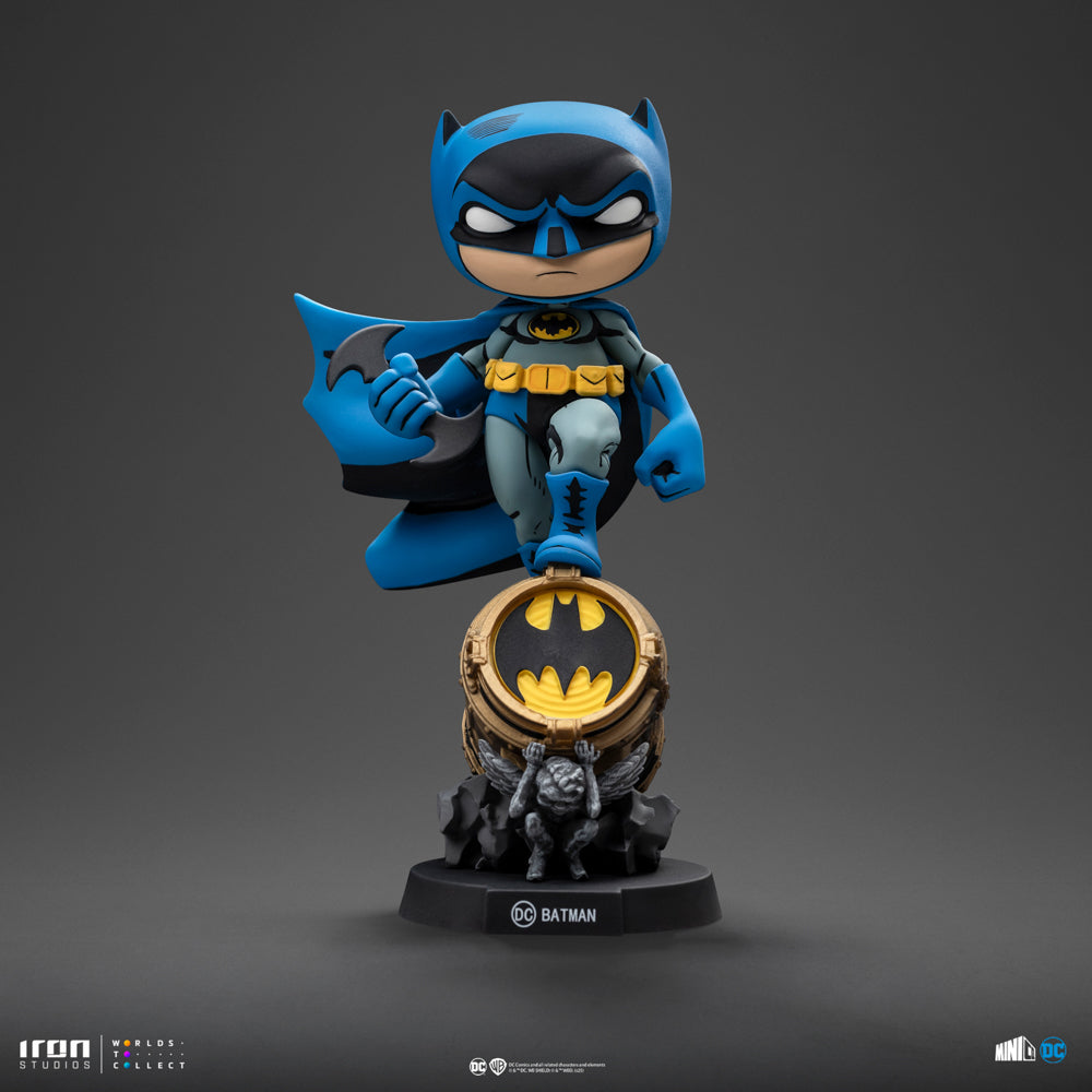 Estátua Batman on Bat-Signal (Blue Variant) - MiniCo - Iron Studios