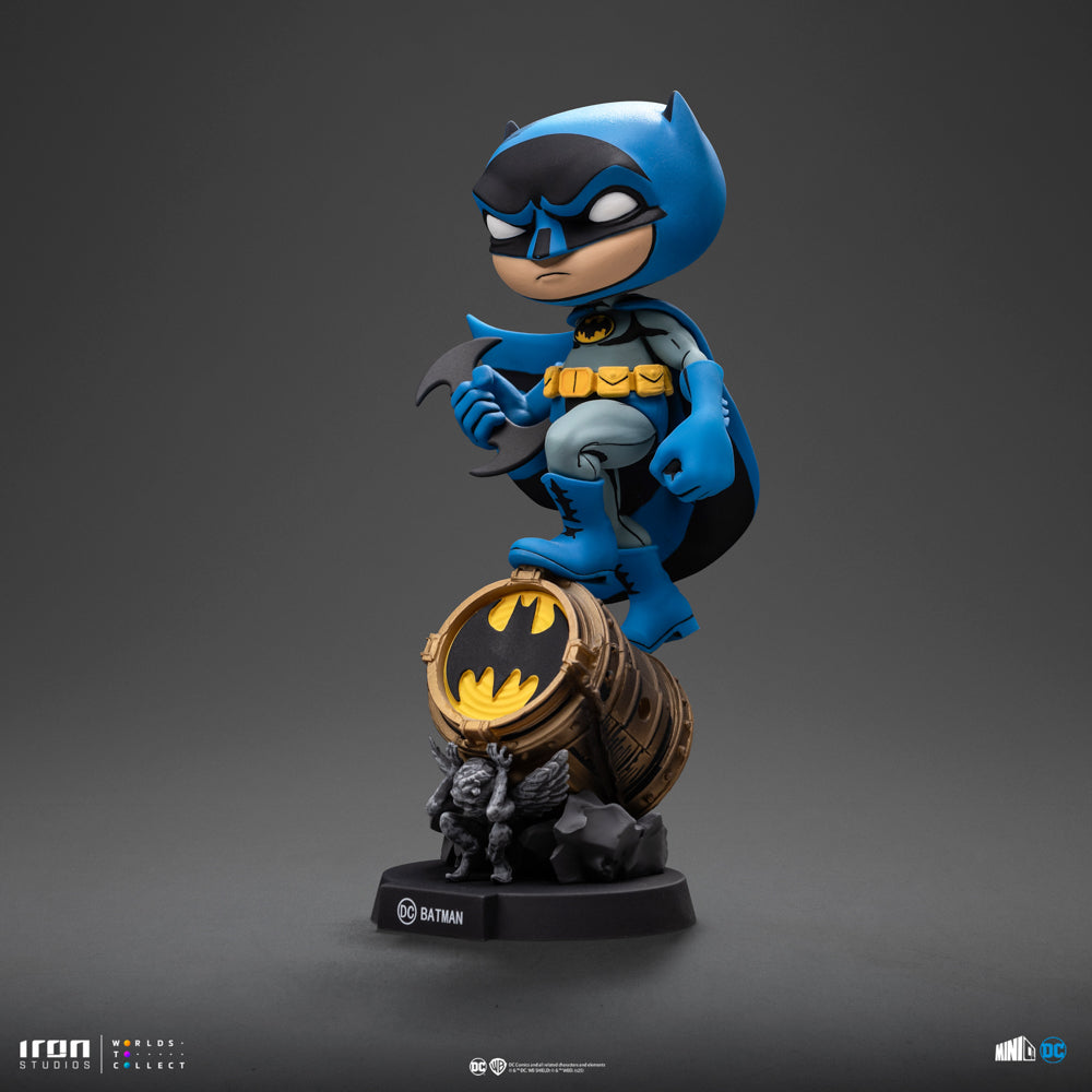 Estátua Batman on Bat-Signal (Blue Variant) - MiniCo - Iron Studios