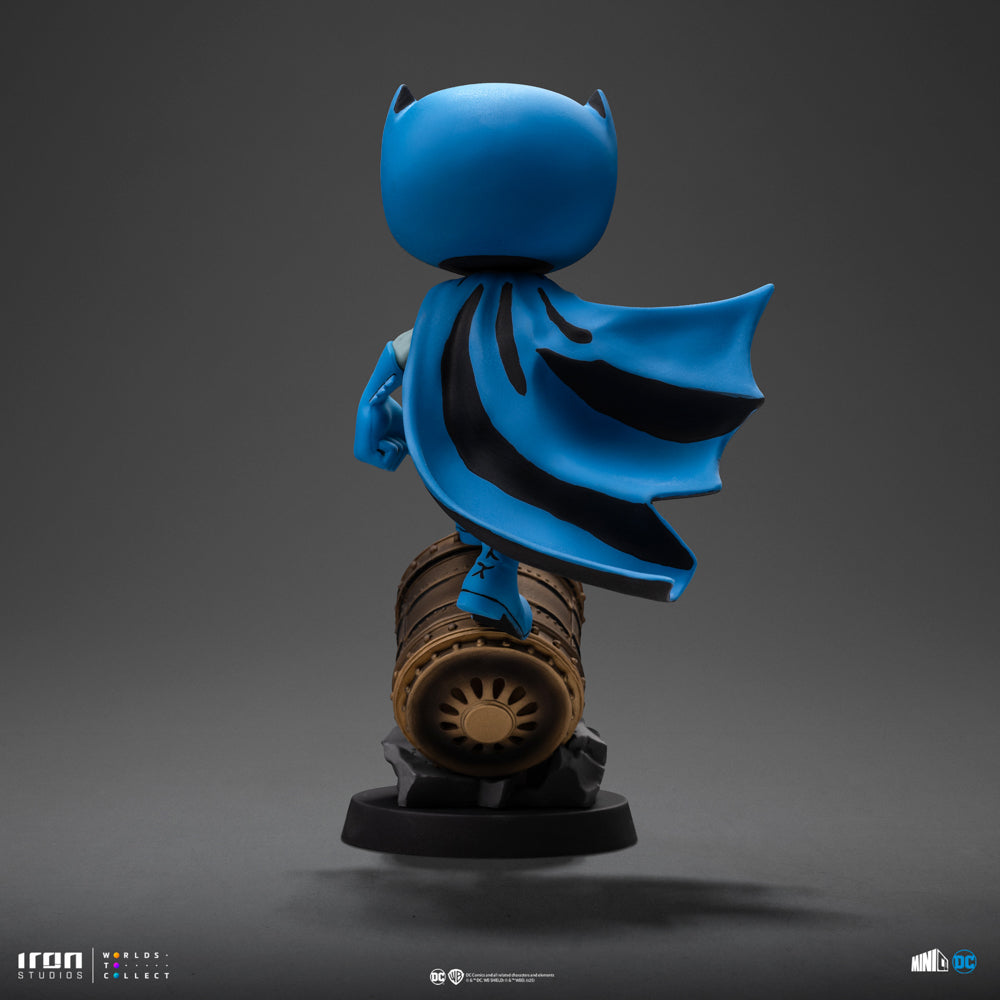Estátua Batman on Bat-Signal (Blue Variant) - MiniCo - Iron Studios
