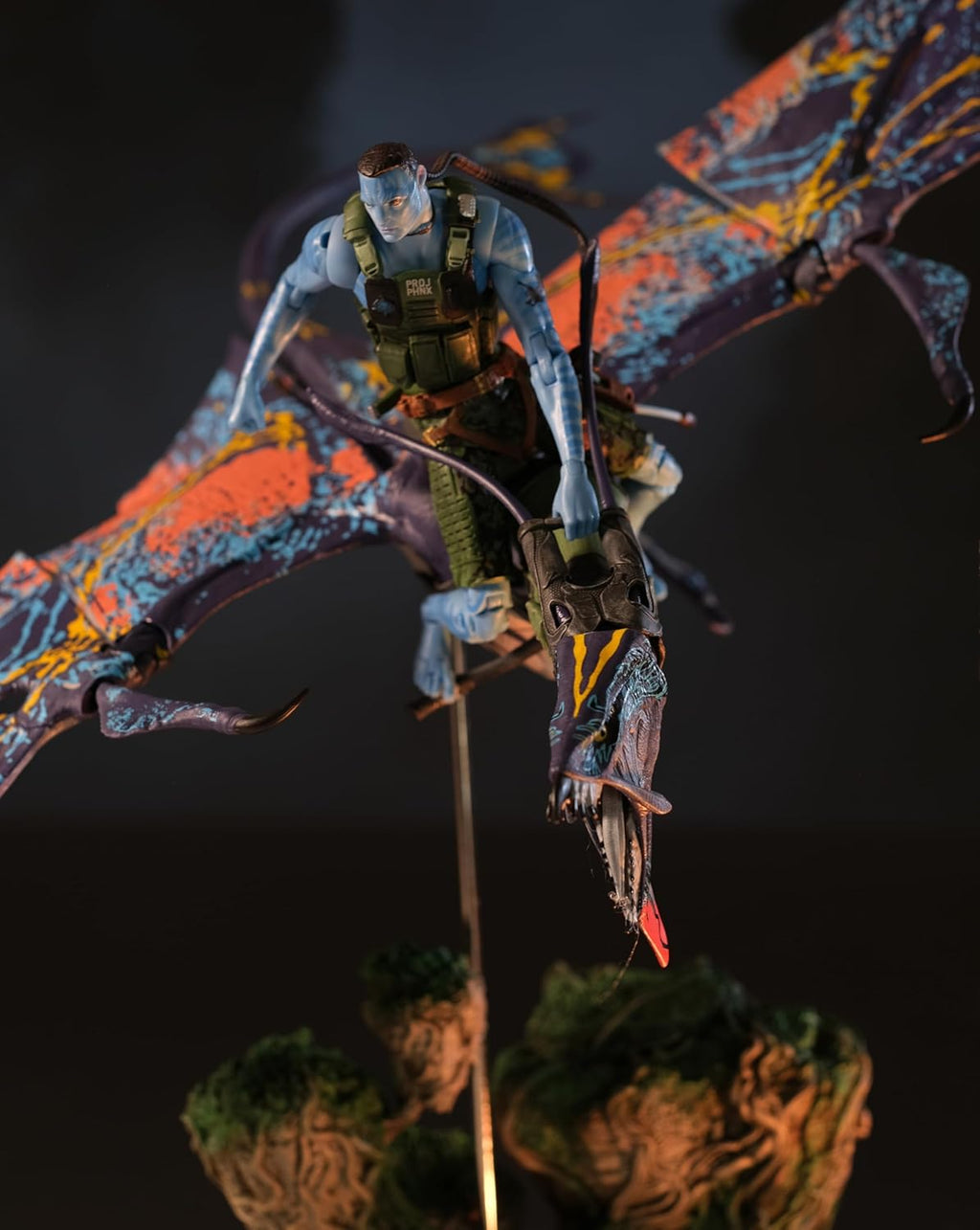 Figura Quaritch & Banshee (Gold Label)(SDCC) – Avatar 2 O Caminho da Água – DLX Mega Banshee & Rider – McFarlane