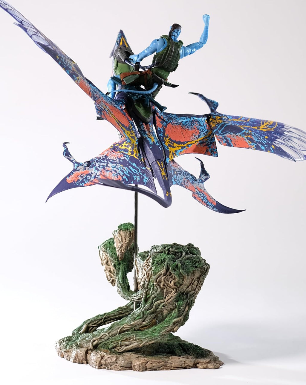 Figura Quaritch & Banshee (Gold Label)(SDCC) – Avatar 2 O Caminho da Água – DLX Mega Banshee & Rider – McFarlane