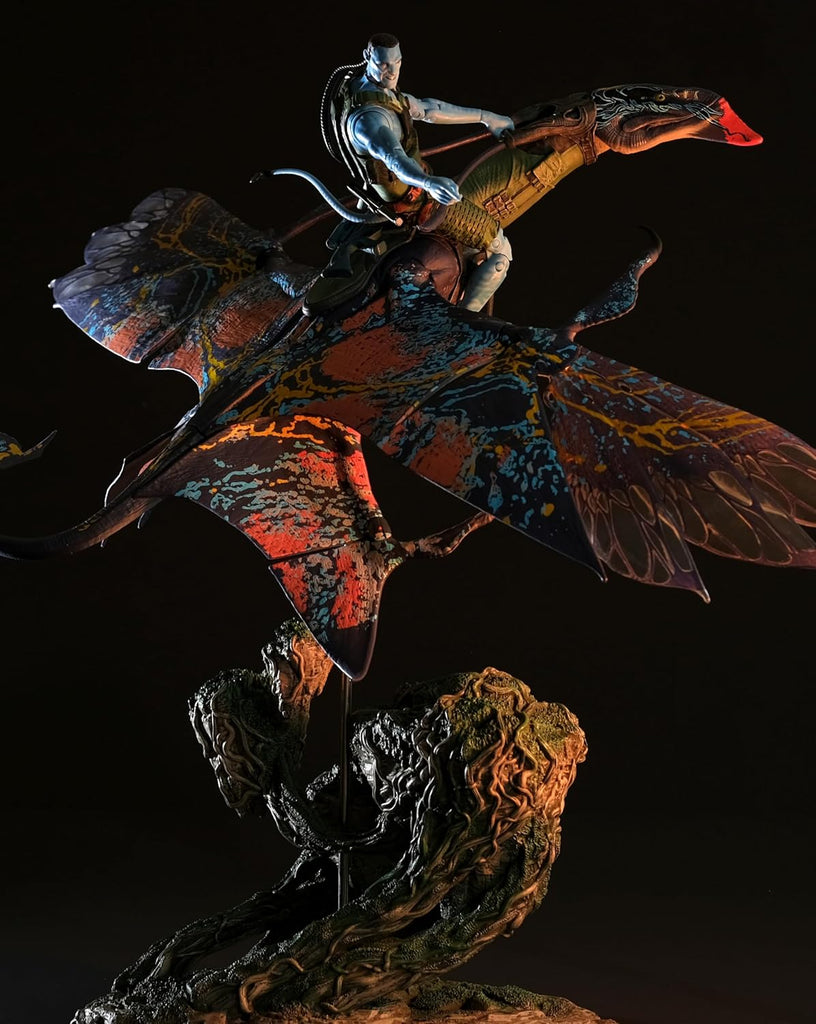 Figura Quaritch & Banshee (Gold Label)(SDCC) – Avatar 2 O Caminho da Água – DLX Mega Banshee & Rider – McFarlane