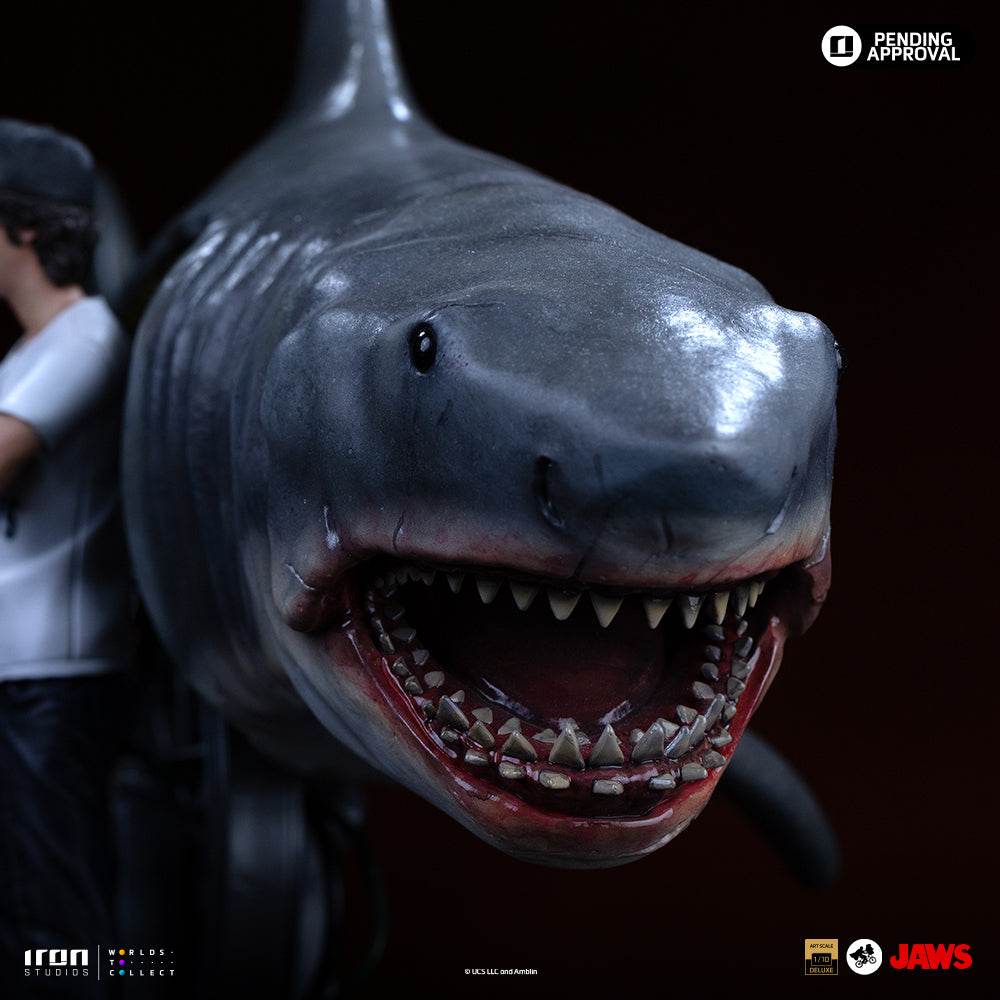 Estátua Steven Spielberg & Jaws 50th Anniversary – Deluxe Art Scale 1/10 – Iron Studios