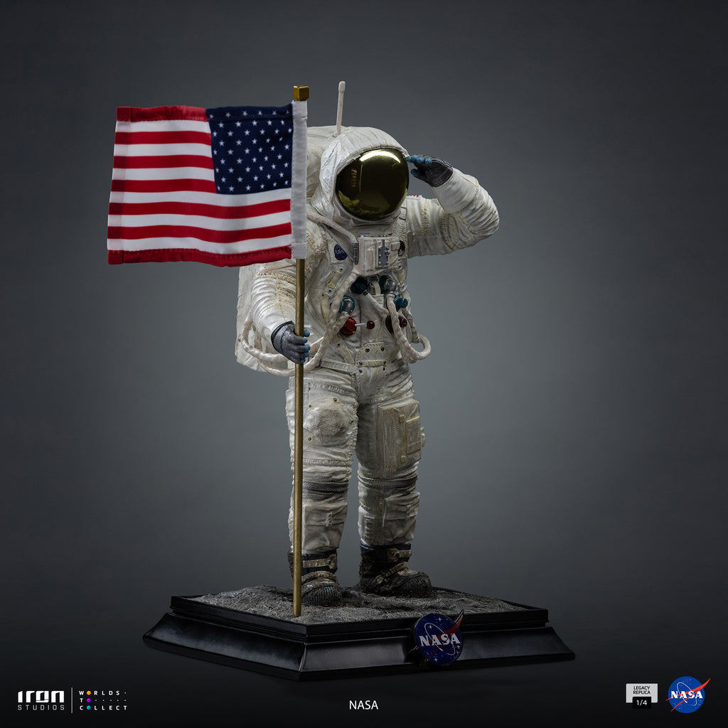 Estátua Apollo 11 Astronaut - Nasa - Legacy Replica 1/4 - Iron Studios