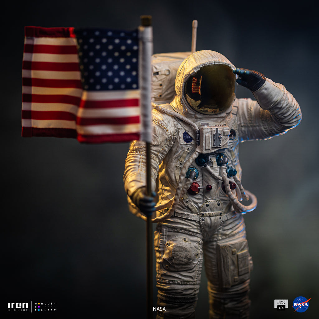 Estátua Apollo 11 Astronaut - Nasa - Legacy Replica 1/4 - Iron Studios
