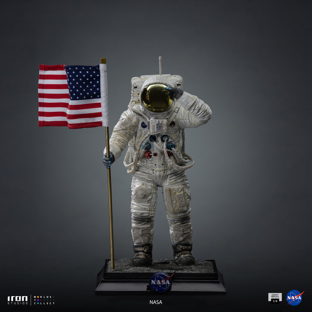 Estátua Apollo 11 Astronaut - Nasa - Legacy Replica 1/4 - Iron Studios