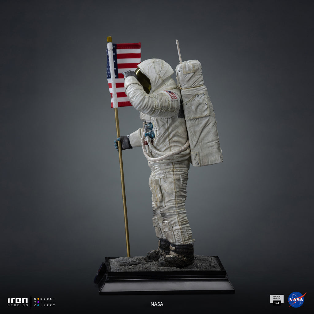 Estátua Apollo 11 Astronaut - Nasa - Legacy Replica 1/4 - Iron Studios