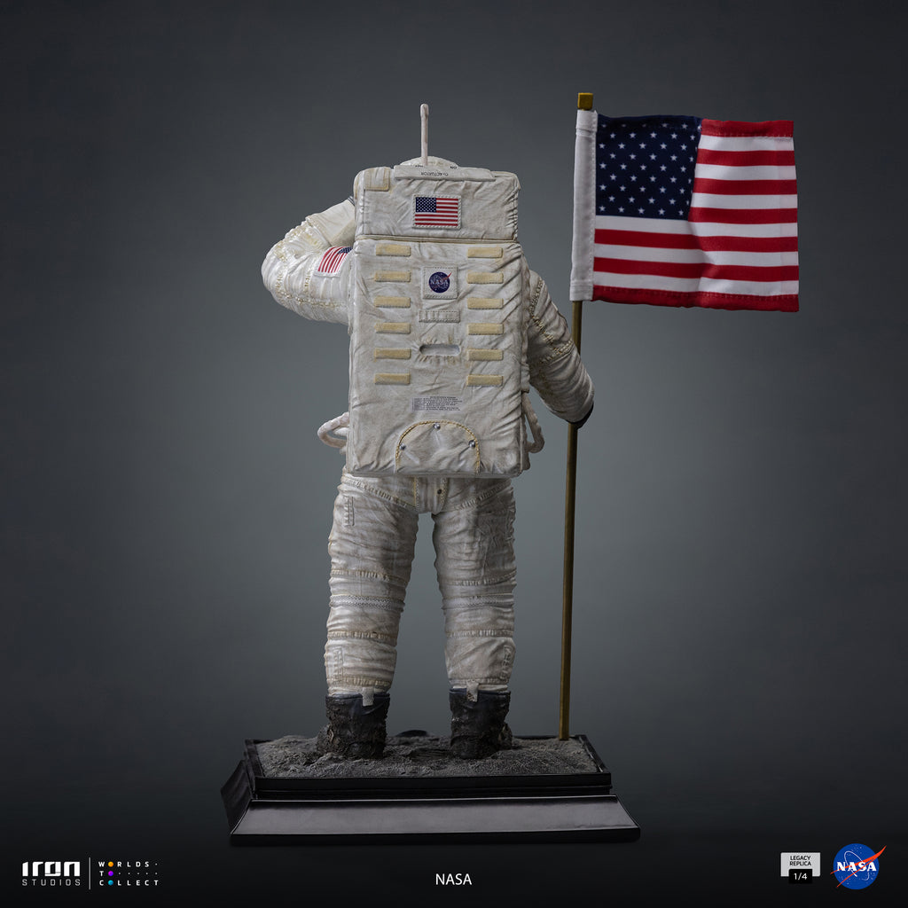Estátua Apollo 11 Astronaut - Nasa - Legacy Replica 1/4 - Iron Studios