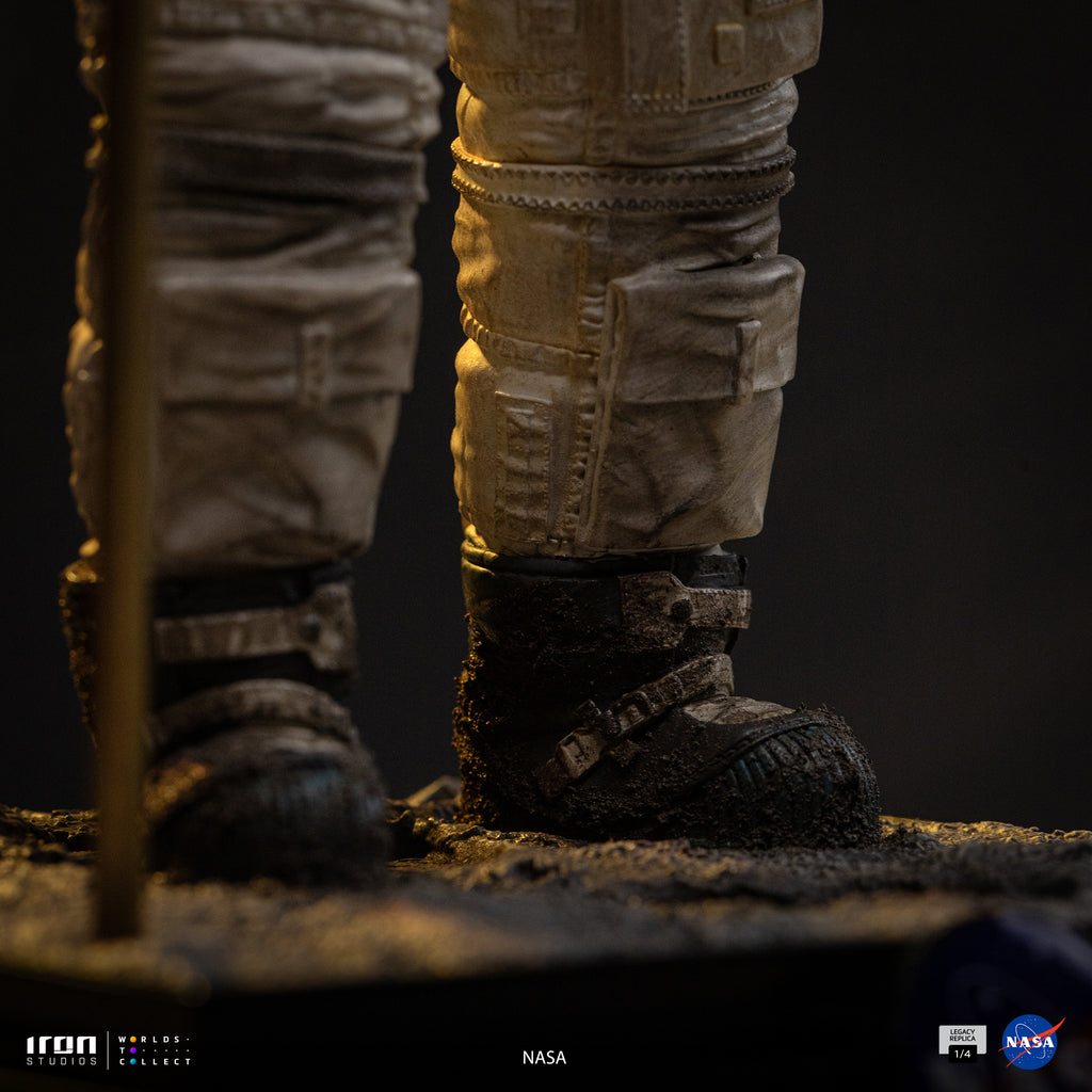 Estátua Apollo 11 Astronaut - Nasa - Legacy Replica 1/4 - Iron Studios