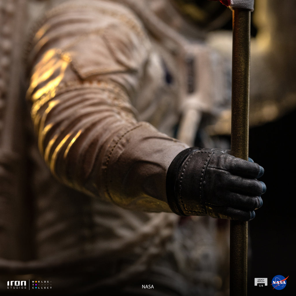 Estátua Apollo 11 Astronaut - Nasa - Legacy Replica 1/4 - Iron Studios