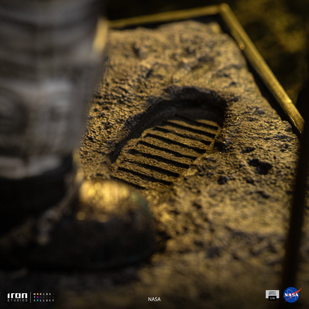 Estátua Apollo 11 Astronaut - Nasa - Legacy Replica 1/4 - Iron Studios