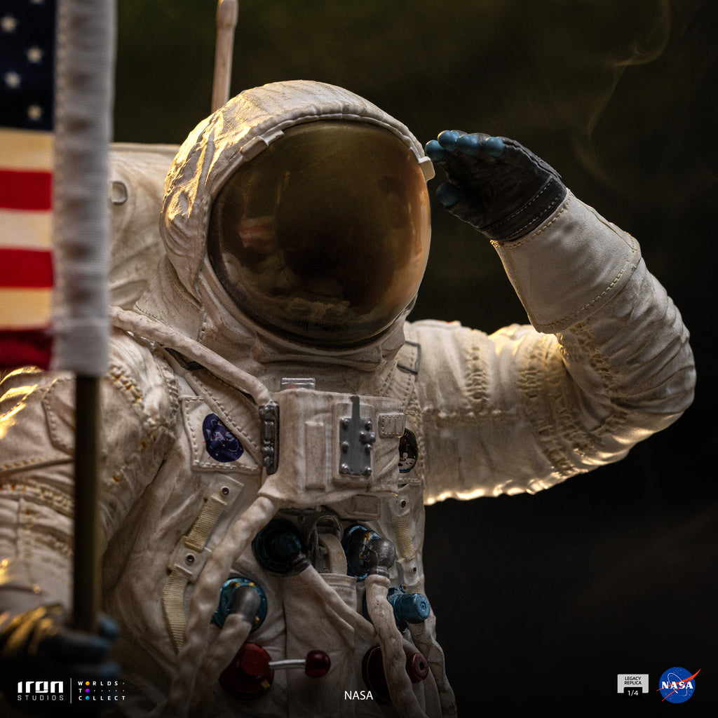 Estátua Apollo 11 Astronaut - Nasa - Legacy Replica 1/4 - Iron Studios